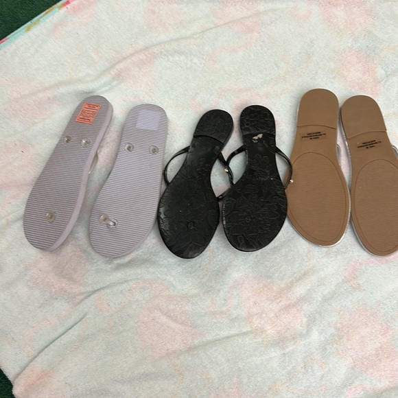3 pair flip flops, women’s size 7. - Picture 6 of 6